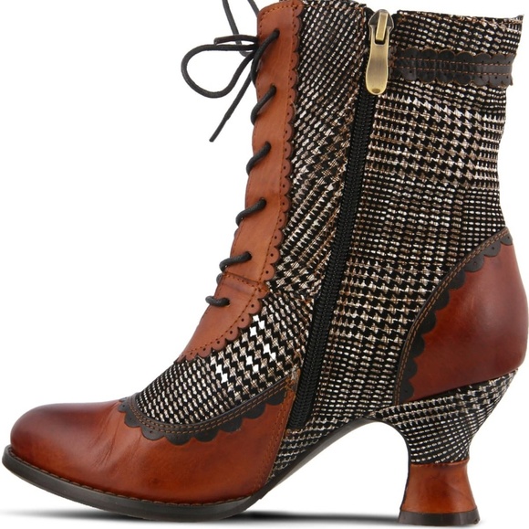 (SOLD) L' Artiste Shoes - Picture 1 of 8